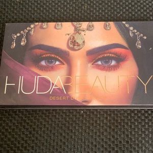 ✨ AUTH Huda Beauty Desert Dusk eyeshadow palette